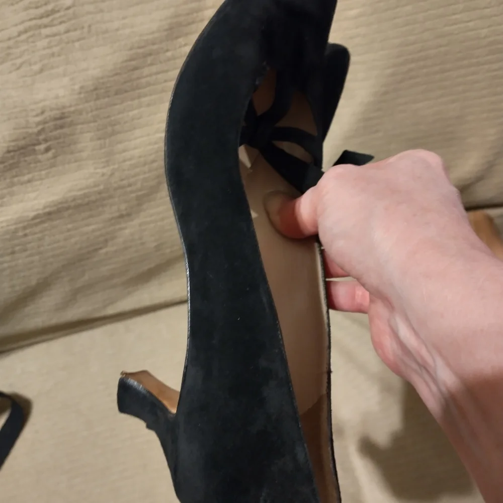 Manolo Blahnik Suede Pumps  38.5